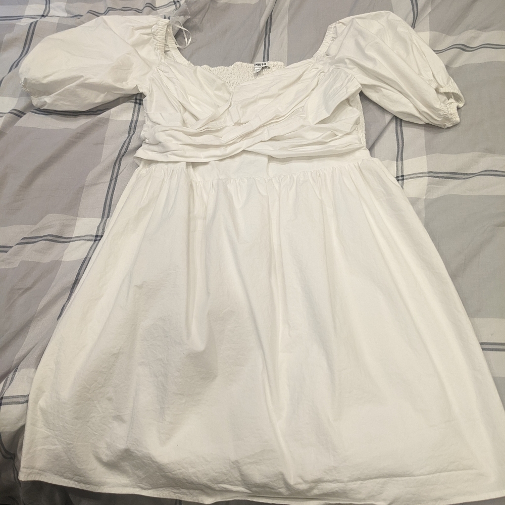 White dress. Perfect for bridal showers 👰‍♀️ graduation 🎓